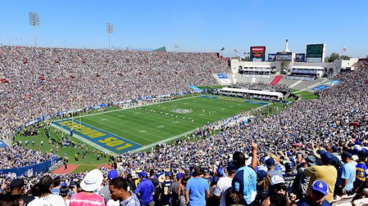 LOS ANGELES, CA - SEPTEMBER 18:  The Seattle Seahawks kick off to the Los Angeles Rams to start the home opening NFL game at the Los Angeles Coliseum on September 18, 2016 in Los Angeles, California.  (Photo by Harry How/Getty Images)